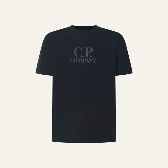 CP컴퍼니 머서라이즈드 로고 티셔츠 블랙 / 12CMTS040A-006130G-BLACK